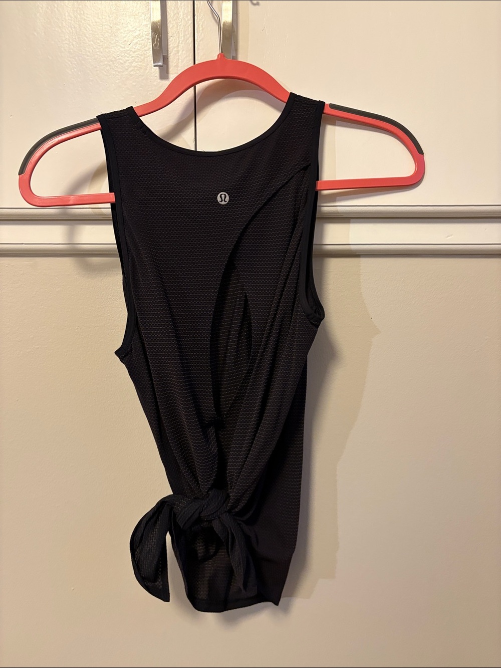 lululemon athletica Black Performance Tank with Tie Back Design Option - Picture 2 of 4